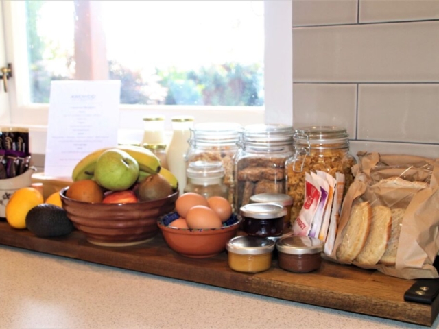 Kiwi Continental breakfast platter2 Kiwi Continental breakfast